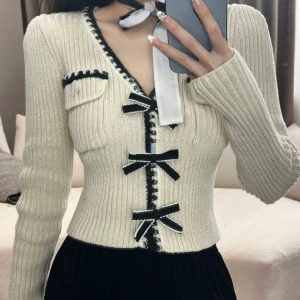 Chic V-Neck Y2K Knitted Pullover Blouse - Casual Long Sleeve Office Style for Fall 2024