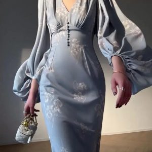 Elegant V-Neck Mermaid Dress with Long Sleeves - Chic Runway Party Robe for Spring/Summer 2024