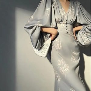 Elegant V-Neck Mermaid Dress with Long Sleeves - Chic Runway Party Robe for Spring/Summer 2024