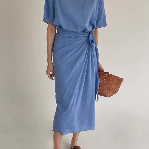 Pleated Long Dress with Round Neck and Strappy Waist for Y2K Aesthetic Style