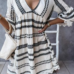 V-Neck Striped Dress with Lace Patchwork - Y2K Aesthetic Fashion Essential