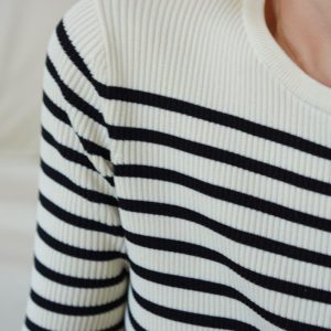 Y2K Aesthetic Black and White Striped Slim Knit Top for Trendy Outfits