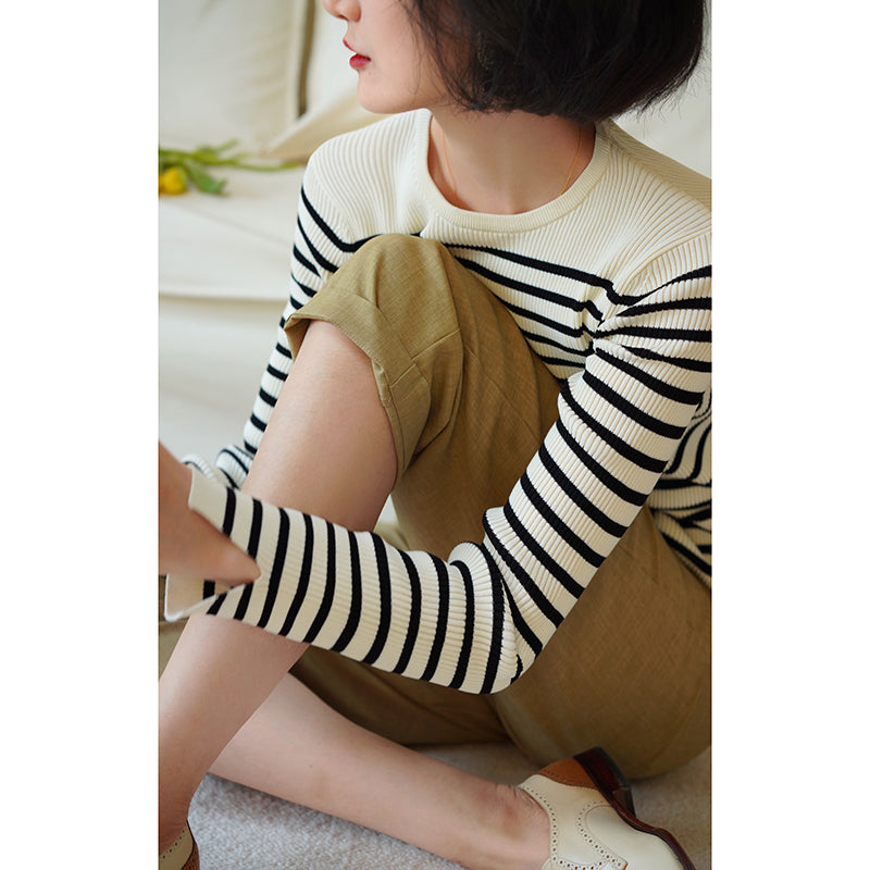 Y2K Aesthetic Black and White Striped Slim Knit Top for Trendy Outfits